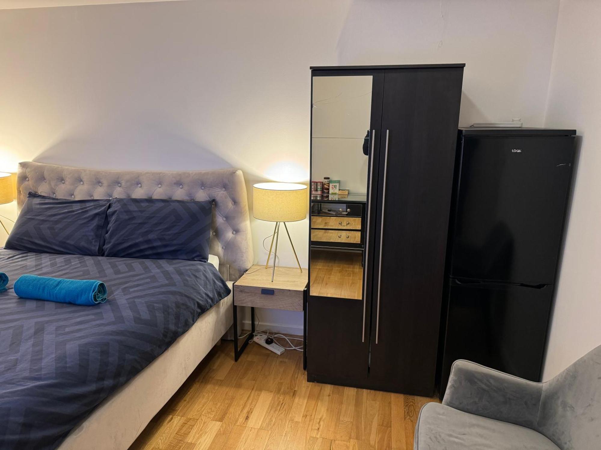 Specious Double With King Size Bed * London