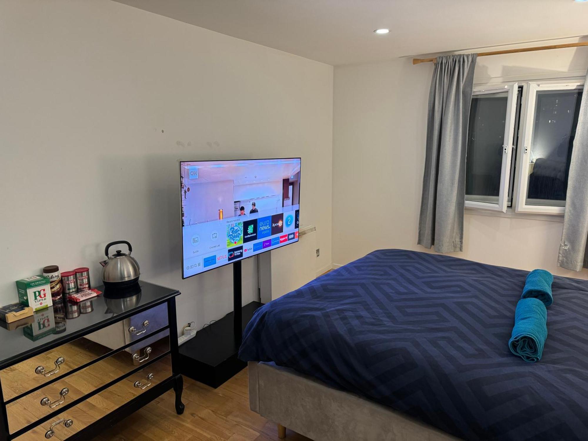 Homestay Specious Double With King Size Bed *